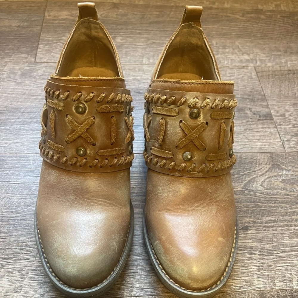 Circle G Maple Patina Studded Ankle Boots Size 6. Booties.